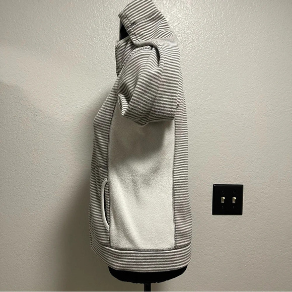 Old Navy Women’s Fleece Grey Striped Zip Up Jacket Small - Picture 4 of 8